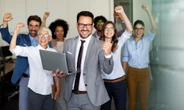 Amizades fortalecem os negócios e o bem-estar no trabalho