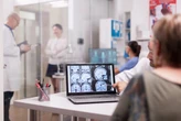 Mais de 11.400 casos de câncer no cérebro e medula espinhal devem surgir em 2025; conheça os sintomas