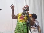 Sarau Bem Black de maio recebe o poeta Giovane Sobrevivente
