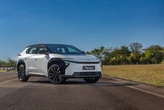 Primeiro elétrico da Toyota no Brasil tem dois motores e roda 360 km com uma carga