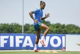 Raphinha volta a treinar no campo e pode reforçar o Brasil nas oitavas da Copa do Mundo
