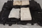 Tabletes de cocaína são encontrados em praia de destino turístico no Litoral Norte