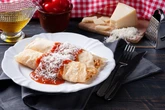 Aprenda 5 receitas práticas com frango desfiado para o almoço