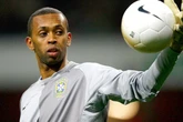Ex-goleiro do Brasil acusado de violência doméstica é detido com arma furtada
