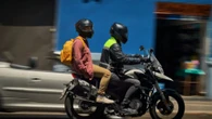Após três anos de disputa judicial, Uber Moto é liberada em cidade baiana: 'Alto risco'