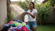 Conheça a misturinha mágica para desamassar roupas sem ferro
