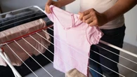 Secar roupas no frio? Truque com cobertor pode salvar seus dias