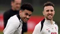 Jogador do Liverpool é criticado por faltar a funeral de Diogo Jota para ir em festa