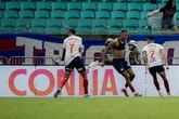 Com gol nos acréscimos, Bahia vence o Botafogo de virada e volta a triunfar após oito jogos