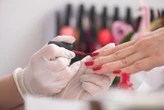 Esmalte dura menos no calor; veja dicas para manter as unhas impecáveis