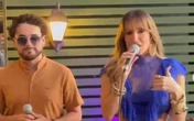 Claudia Leitte faz surpresa em restaurante de Salvador e canta com artista local; veja vídeo