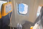 Janela se rompe durante voo e passageiro é sugado para fora de avião