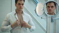 Looksmaxxing: a tendência da machosfera que promete o rosto perfeito, mas ameaça a saúde mental ao vender ideal de beleza aos homens jovens