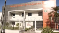 Bebê de 10 meses morre após sofrer estupro; 'ficante' da mãe e primo dele são presos