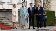 Dänemarks Königspaar zu Besuch in Berlin Königin Mary begeistert in babyblauem Mantel