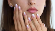 Nagellacktrend 2024 Babyboomer-Fingernägel: Was das ist und wie Sie den Look kreieren