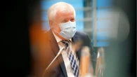 Kunstkollektiv bekennt sich zu gefälschter CSU-Kampagne – und kritisiert die Flüchtlingspolitik von Seehofer scharf