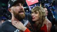 Taylor Swift und Travis Kelce Aus ihrer Lovestory wird ein Weihnachtsfilm