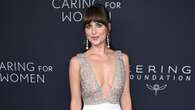 Look des Tages Dakota Johnson im Hochzeits-Look – aber ein Detail fehlt