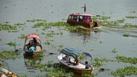 Baby in Holzkiste auf Ganges ausgesetzt – aufmerksamer Bootsführer rettet es