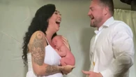 Beim Neugeborenen-Photoshooting passiert, was nicht passieren sollte – die Eltern nehmen es mit Humor
