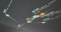 私は大きな空港のすぐ近くに住んでいて、バイブコーディングで天井をライブフライトマップに変える飛行機トラッカーを作った