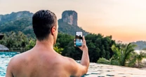 TikTokに宿泊予約できる新機能が登場。旅行関連で「稼げる」サービスもスタート