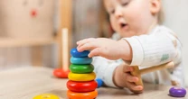 子どものためにぬくもりのある木のおもちゃを揃えたが、イライラさせるだけだった