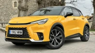 Probamos el Lexus LBX: un SUV urbano que quiere superar al Audi Q2 y DS3