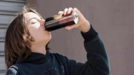 El peligro de los 'chutes' de cafeína entre los menores: "Cada vez se ven más casos en Urgencias"