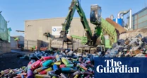 Vape sellers to pay disposal costs under plans to end UK’s ‘throwaway culture’