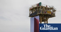 Greenpeace activists install giant Anish Kapoor artwork onto active shell platform – video