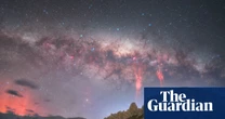 Photographer captures timelapse of 'red lightning' in New Zealand – video