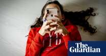 ‘Fear of missing out’ keeping girls and young woman online despite sexism