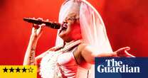 Lady Blackbird review – flamboyance and nuance from late-blossoming jazz-soul star