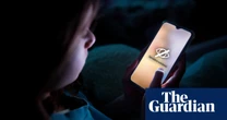 Children under six should avoid screen time, French medical experts say