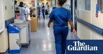 NHS nurses could go on strike in pursuit of 25% pay rise, union boss warns