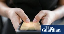 More Australians get their news via social media than traditional sources for first time, report finds