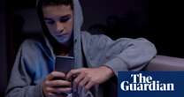 Ban smartphones for UK under-16s, urges Adolescence writer