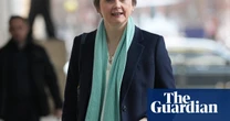 UK to time limit visas for roles below graduate level under new migration plan
