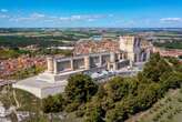 Va de turismo a un castillo de Valladolid y no da crédito a lo que le sucede en plena visita