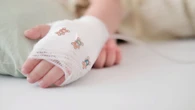 Ojciec rzucił niemowlakiem o podłogę. Grozi mu dożywocie