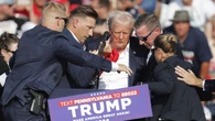 Strzały na wiecu Trumpa. Krew na twarzy byłego prezydenta [WIDEO]