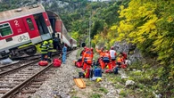 Zderzenie dwóch pociągów na Słowacji. Wagony wiszą nad przepaścią