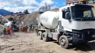 Poważny wypadek na budowie. Pracownik wpadł pod betoniarkę