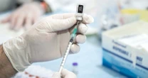 Covid, contagiarsi dopo il vaccino è possibile: attenzione, ecco il sintomo che ti condanna