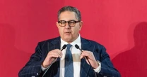 I magistrati si accaniscono contro Giovanni Toti, resta rinchiuso in casa. Verso il ricorso