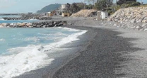 Le fotografie che spaventano: ecco le spiagge italiane inghiottite dal mare | Guarda