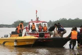 Thủ tướng chỉ đạo khẩn trương tìm kiếm người mất tích trong vụ chìm thuyền ở Quảng Ninh