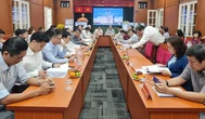 Cận cảnh 5 người chen chúc trong căn phòng bé tẹo ở trung tâm TP.HCM, có khi phải ra đường ngủ